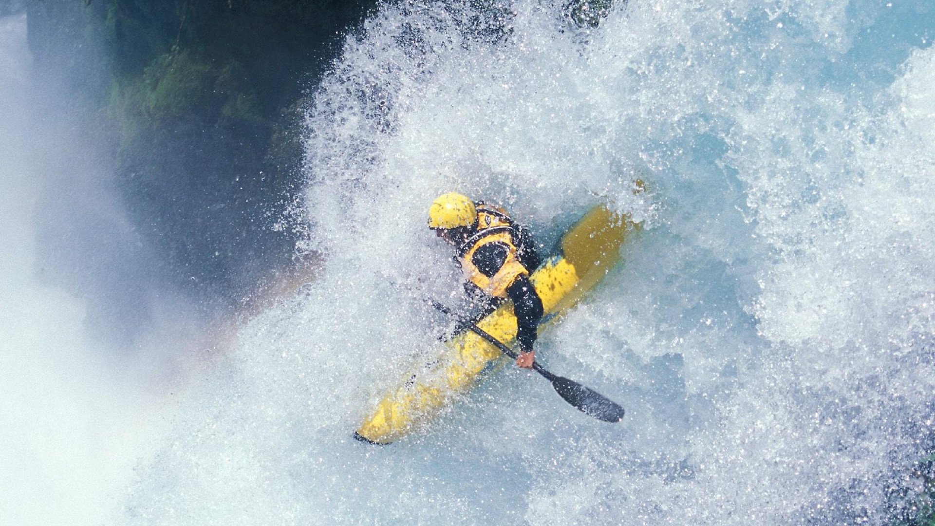 巴林之夜，当F1引擎轰鸣遇见贝恩绝杀，体育的跨界交响