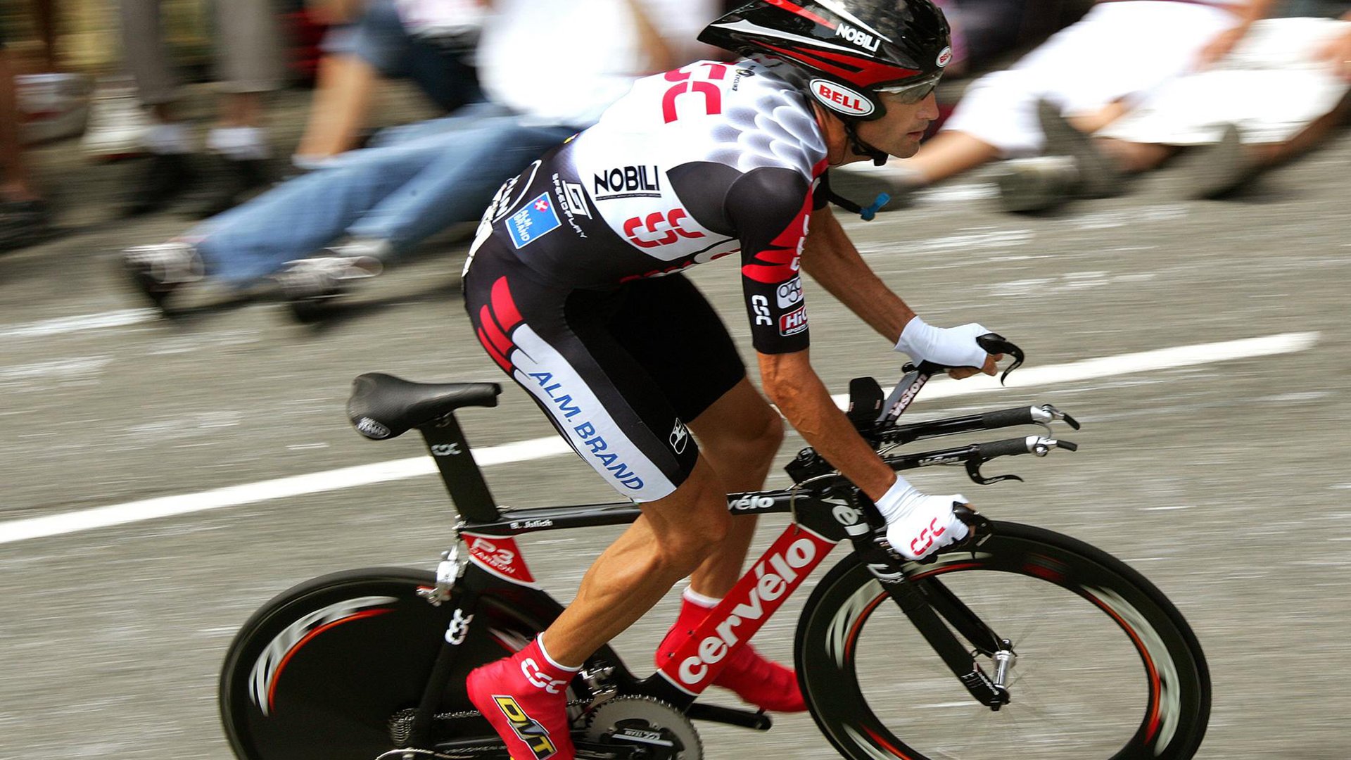 库尔图瓦神级爆发,喀麦隆铁蹄踏平土耳其—一场定义唯一的足球史诗