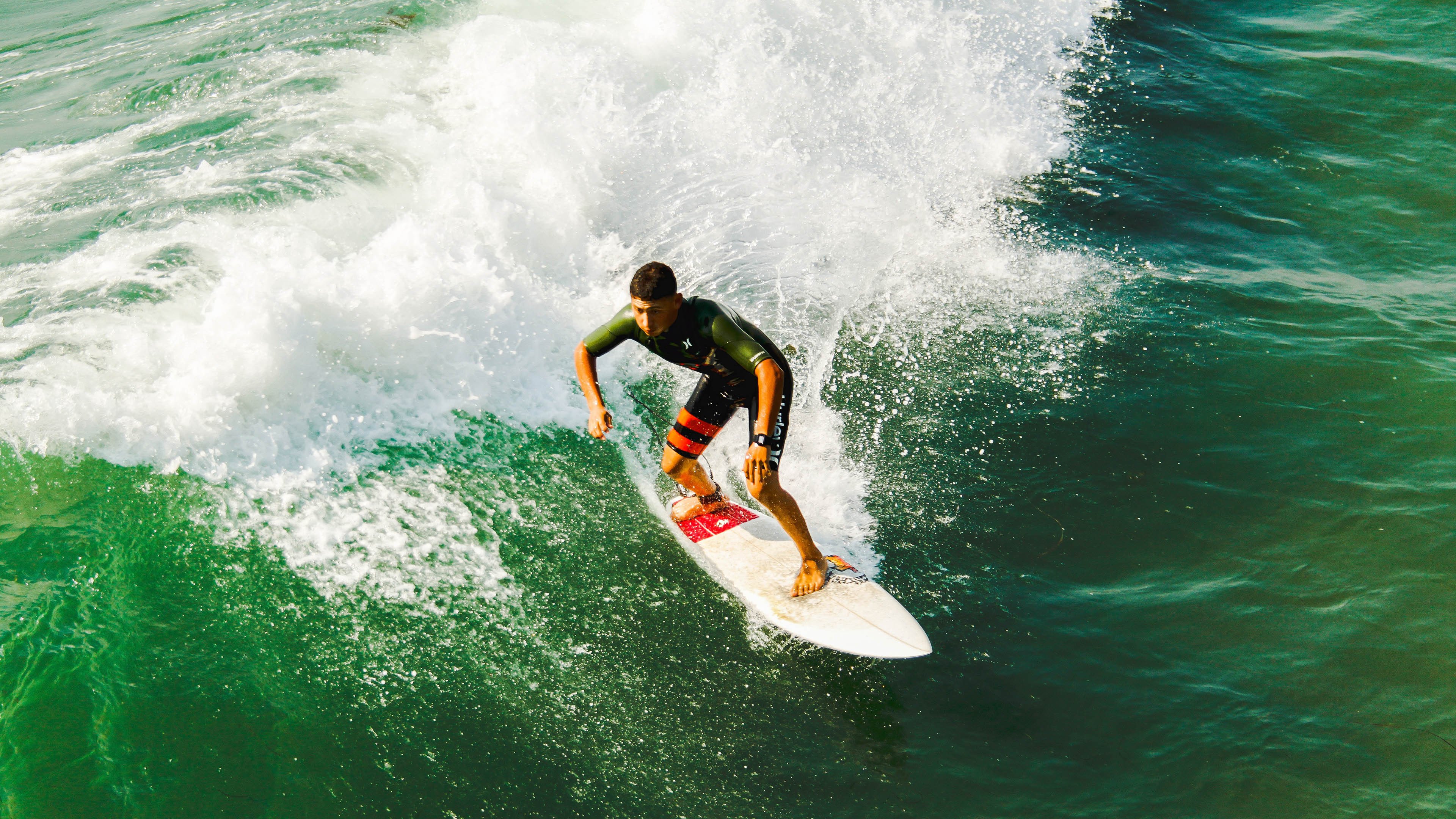 逆袭的引擎,勒克莱尔点燃赛场,迈凯伦翻盘红牛二队的战术革命
